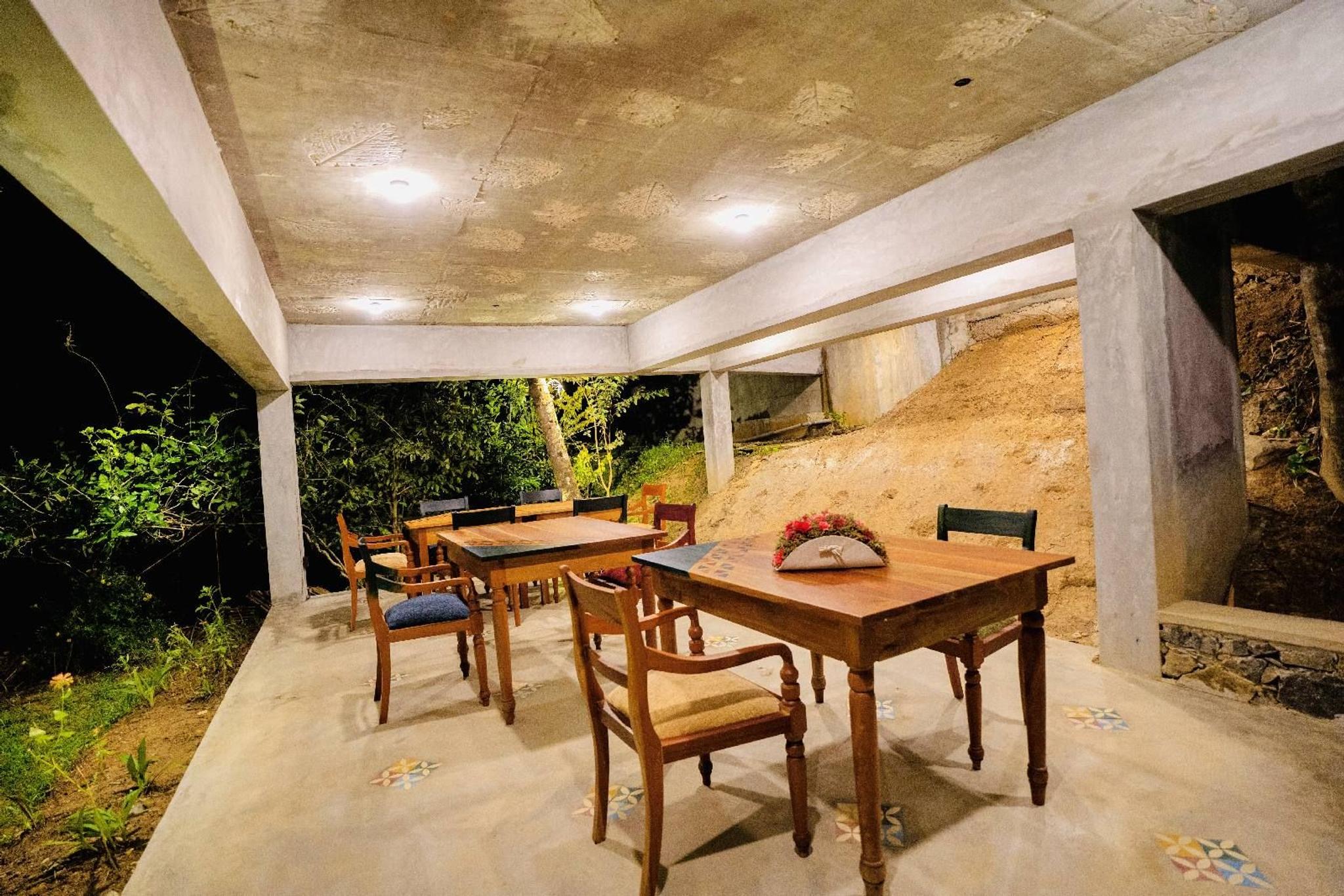 Dining Image